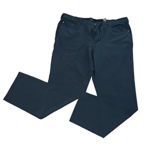 Greg Norman men’s slacks size 40 x 32.        CB35